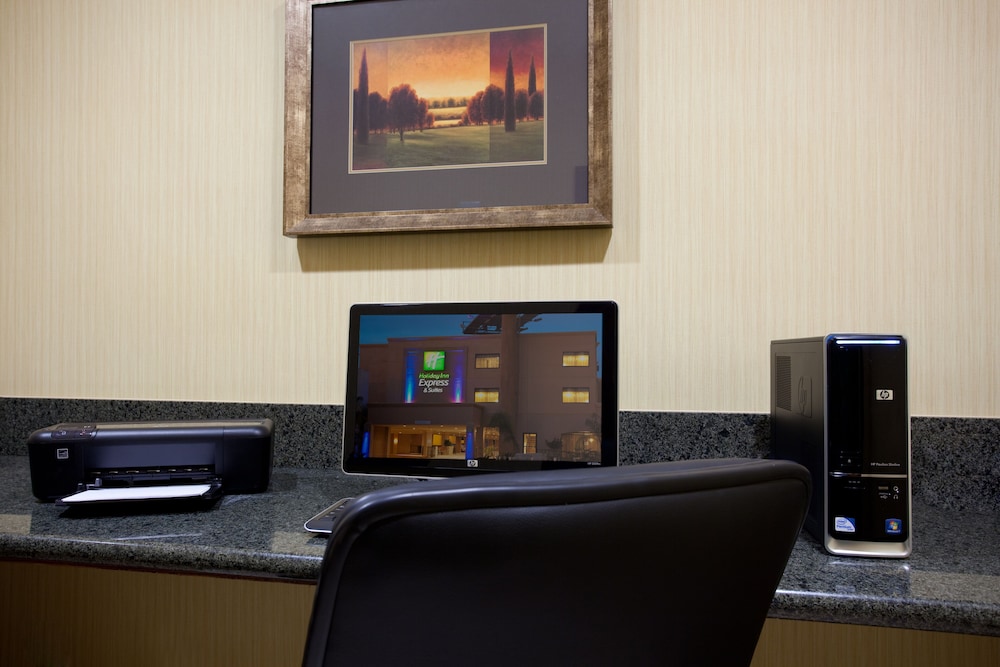 Holiday Inn Express Hotel And Suites Woodland Hills 33/52