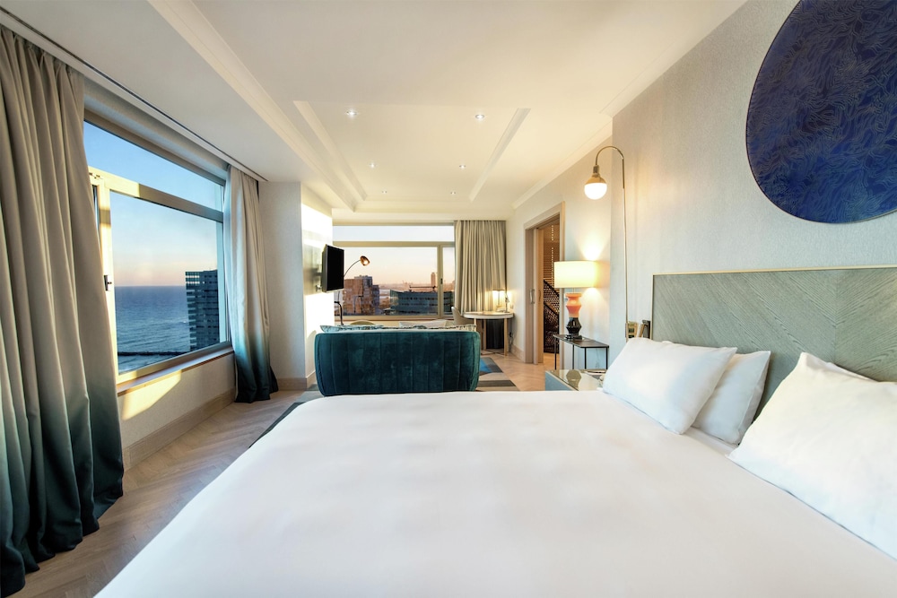 Skyline, Suite, King Bed