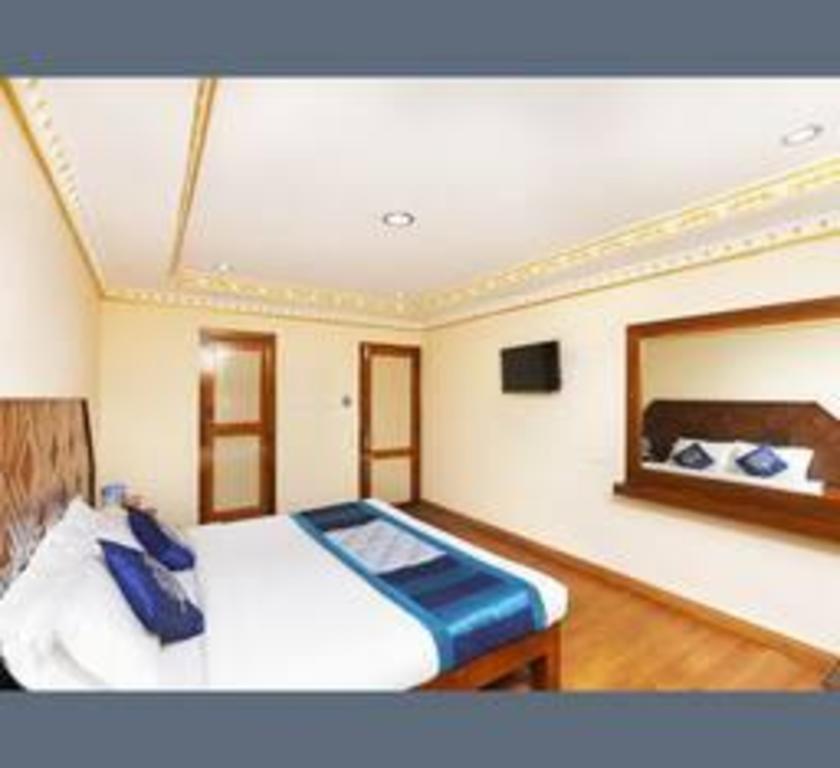 Hotel Gurupriya 8/17