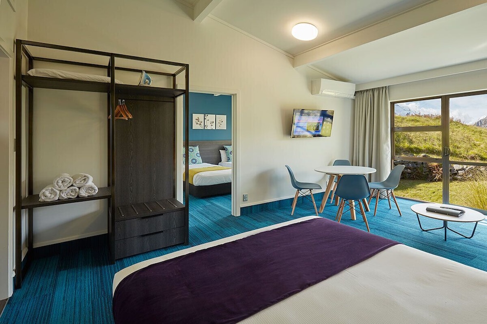 Motel, Family, Single, Twin Beds, Queen Bed, Sofa