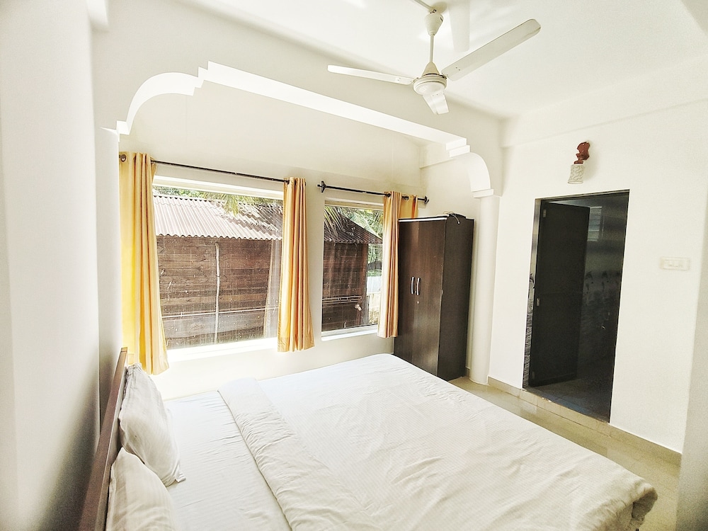 Beach Walk Resort - Goa 13/35