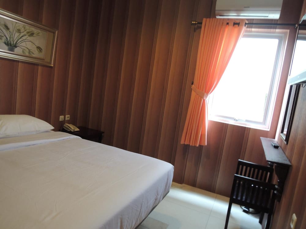 Twins Hotel Manggadua 30/65