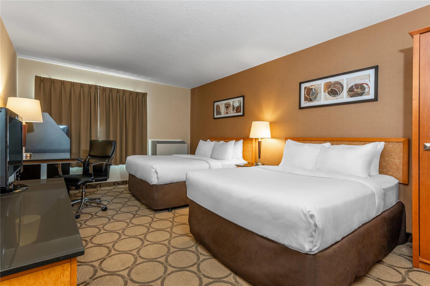 ROOM, 2 DOUBLE BEDS