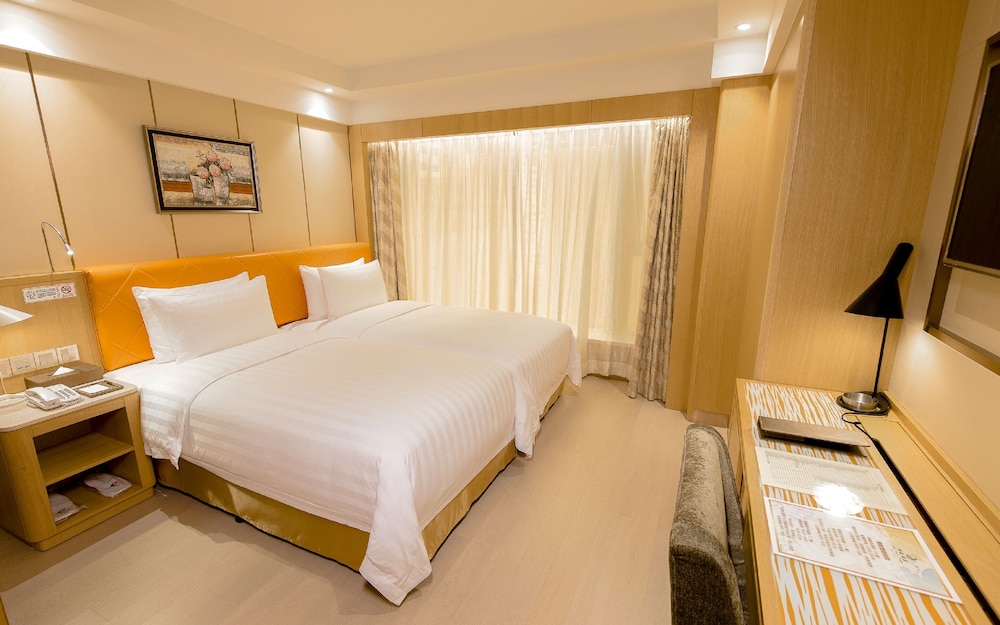 Royal Dragon Hotel 10/30
