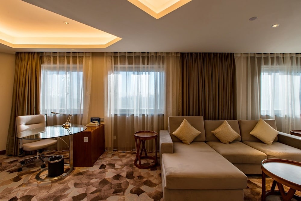 GRAND SKYLIGHT CATIC HOTEL 35/50