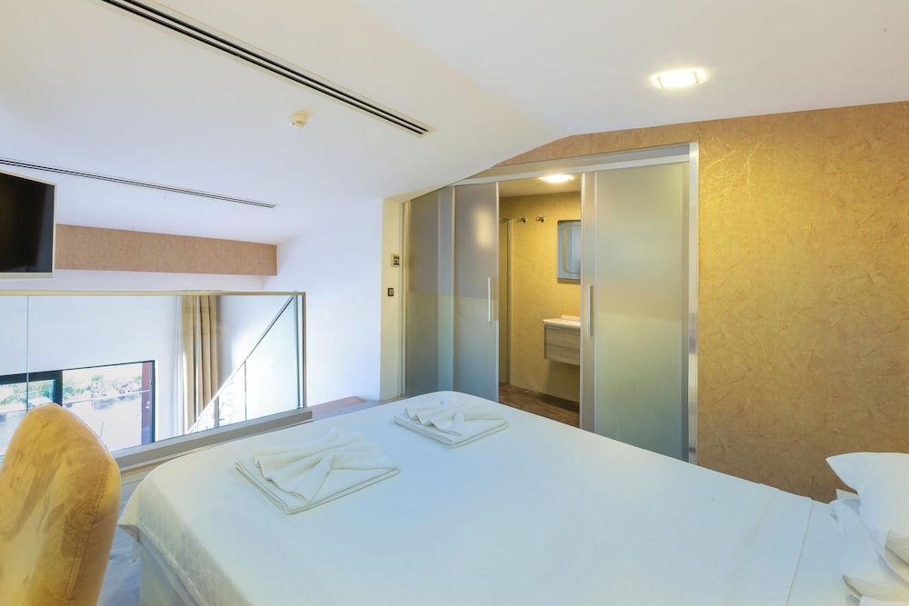 Deluxe, Suite, Double Bed, Sea View, Sofa, Jetted Tub