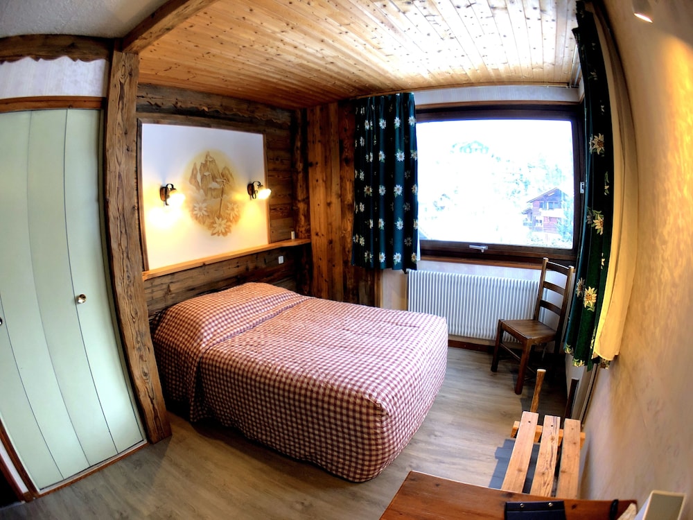 Hotel Le Soly Varnay 30/68