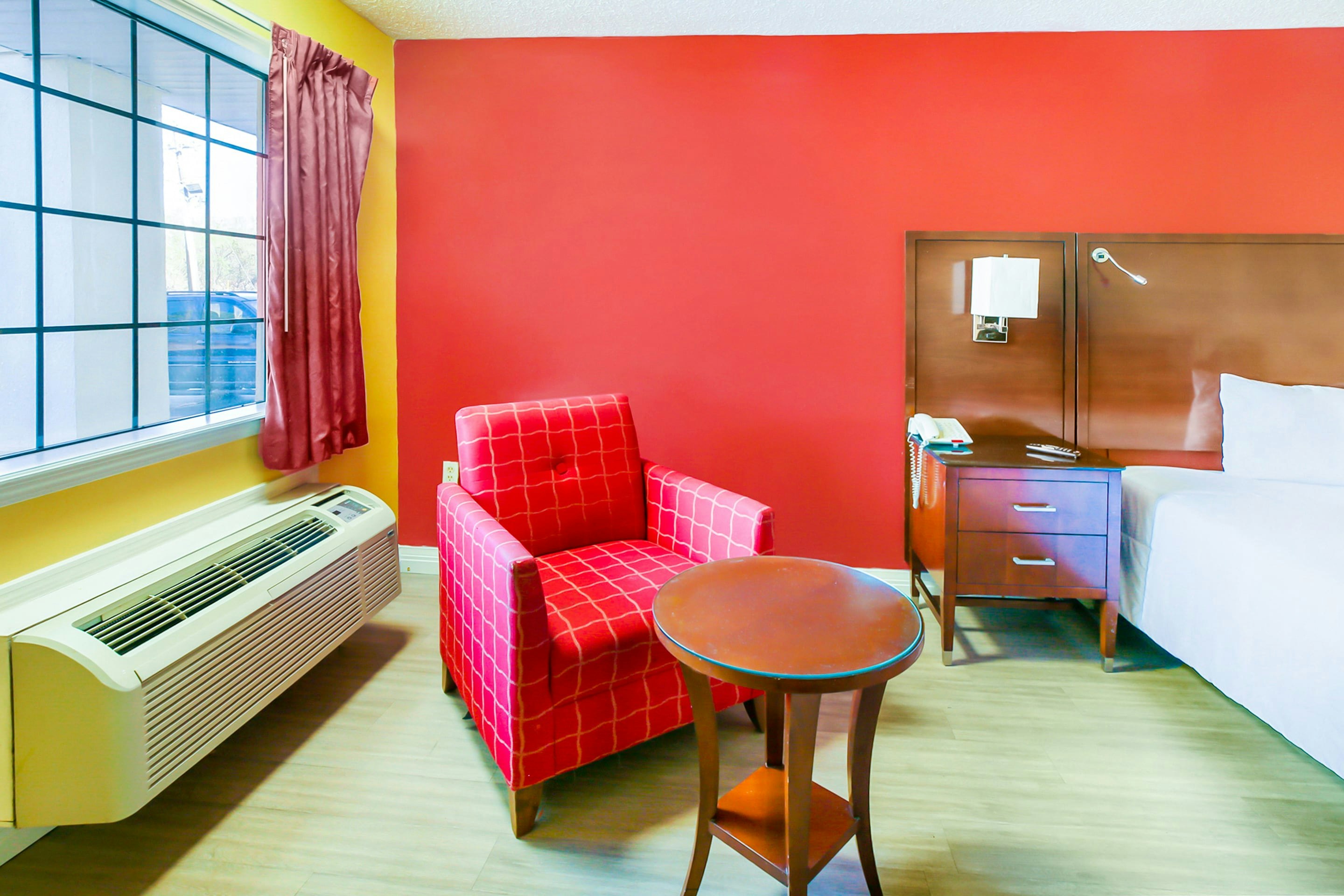 غرفة بسرير كينج لغير المدخنين، OYO Hotel Jackson South I-55 2/4