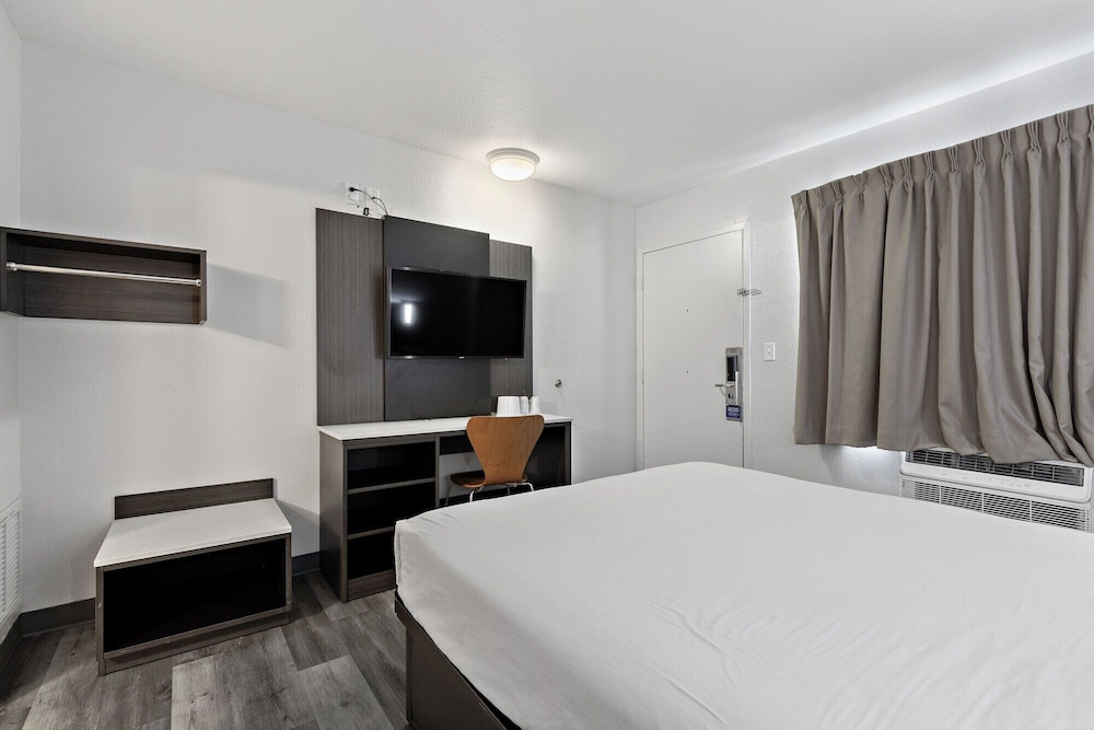 Motel6 Oceanside, CA 44/62