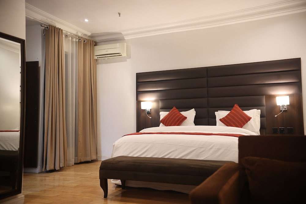 BUSINESS, SUITE, QUEEN BED