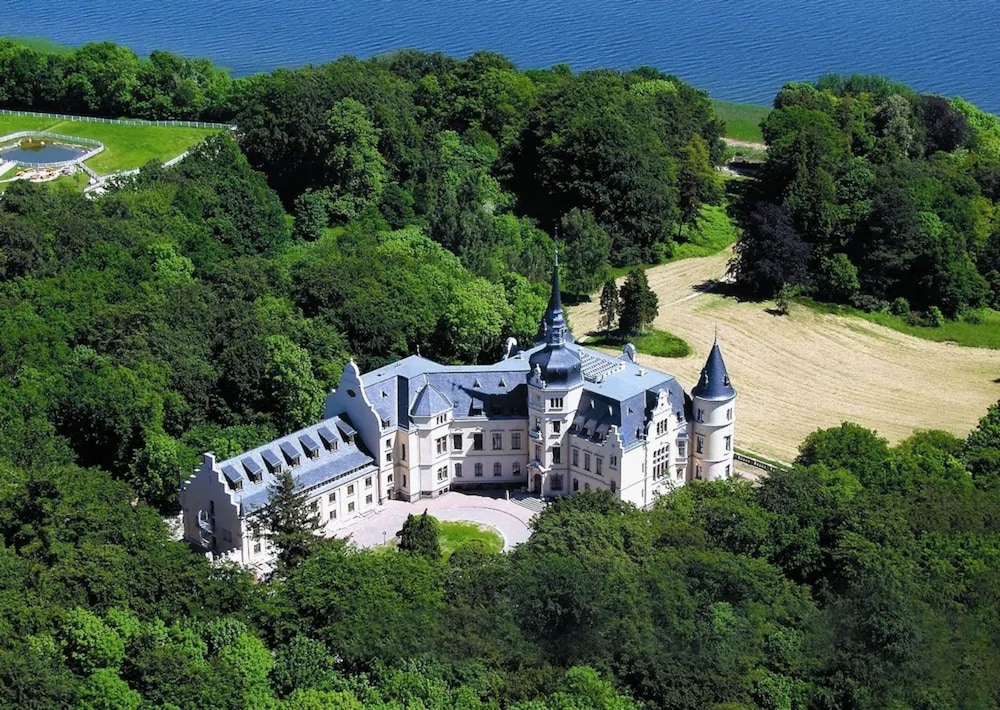 Schlosshotel Ralswiek 44/50