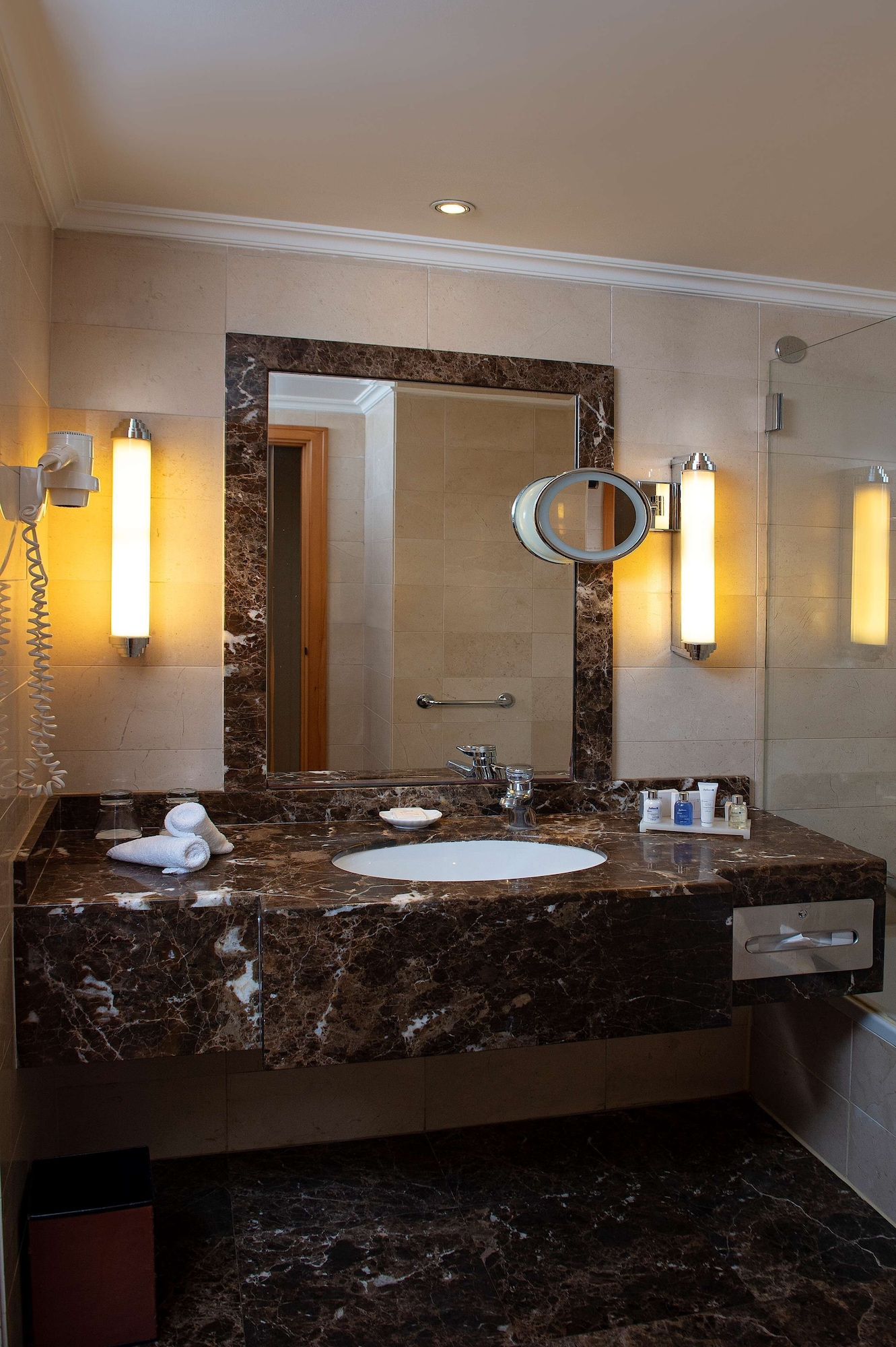 غرفة تنفيذية بسريرين كوين مع دخول الصالة لذوي الإعاقة، Radisson Blu Martinez Beirut 8/8