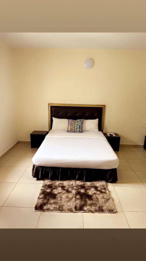 Ngaliema Resort Club 25/42