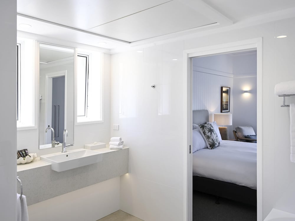 Overwater, Deluxe, Bungalow, Double Bed، Novotel Sunshine Coast Resort 6/6