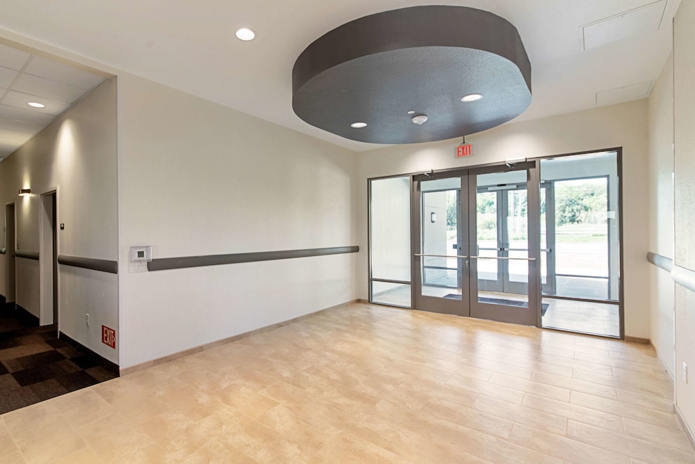 Studio6 Austin, TX - Airport 11/50