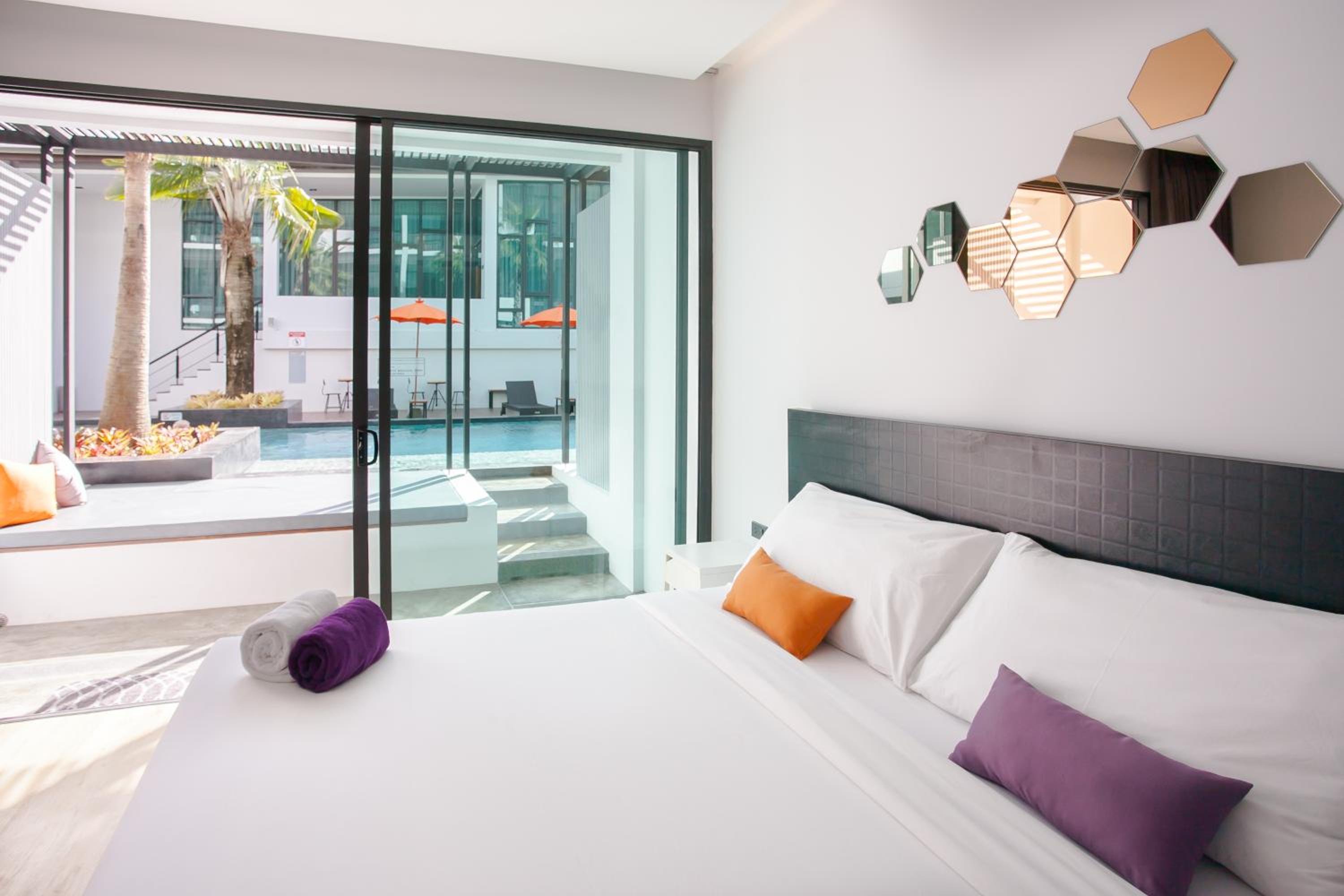 DELUXE, DOUBLE BED, POOL ACCESS