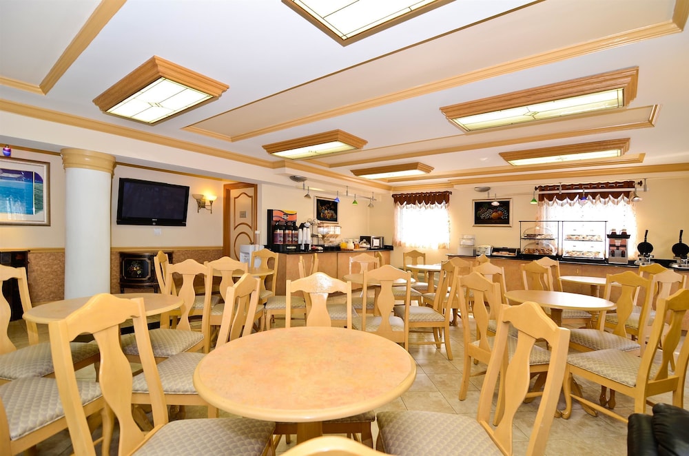 Americas Best Value Inn Ft. Myers 33/49