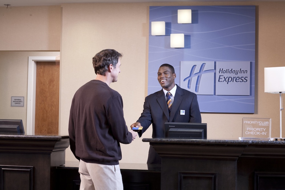 Holiday Inn Express Hotel & Suites Newton 27/42