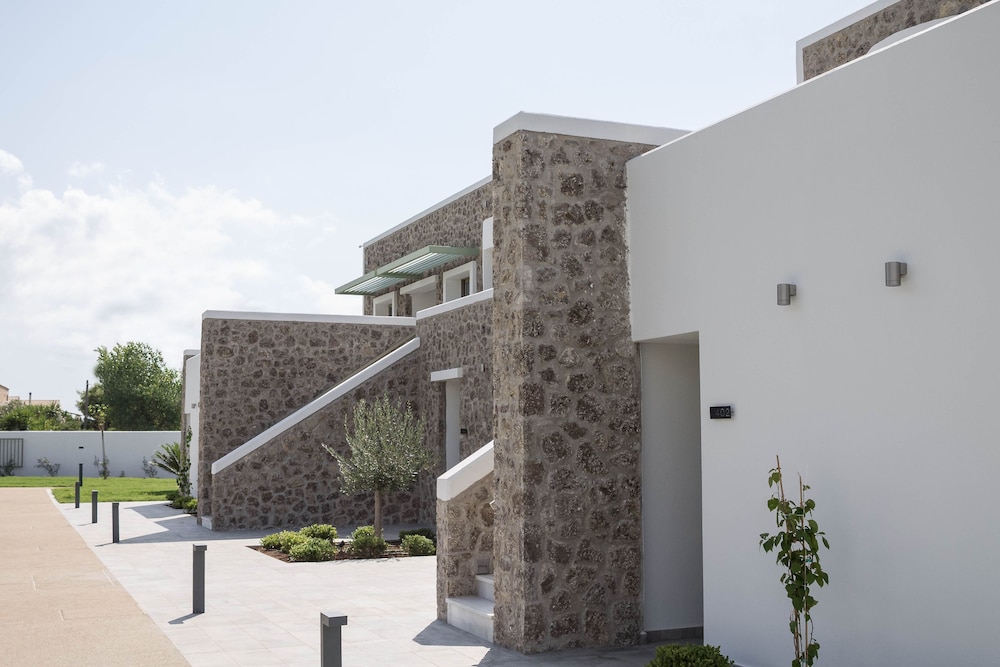 Kyma Suites 4/42
