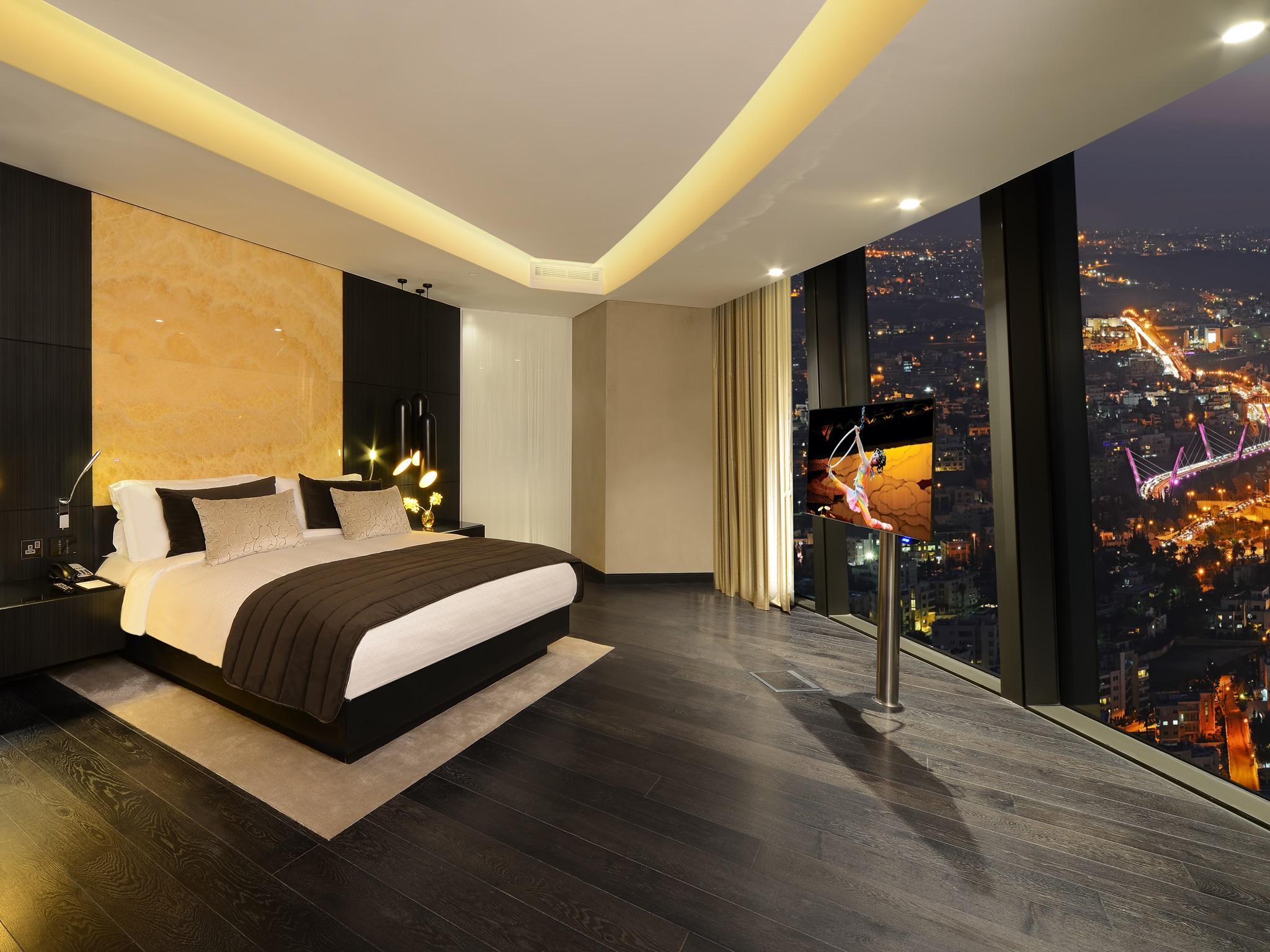 Crown, Suite