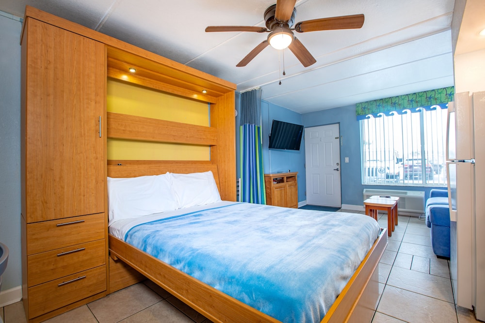 Fantasy Island Resort 3/36