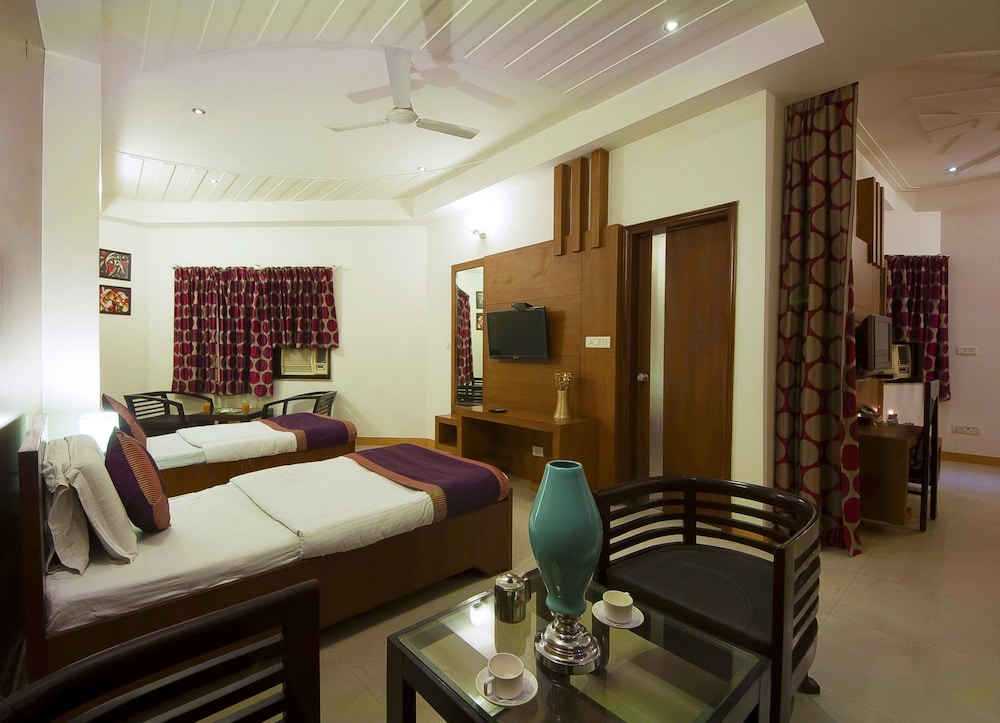 AIRPORT HOTEL DELHI 37 47/64