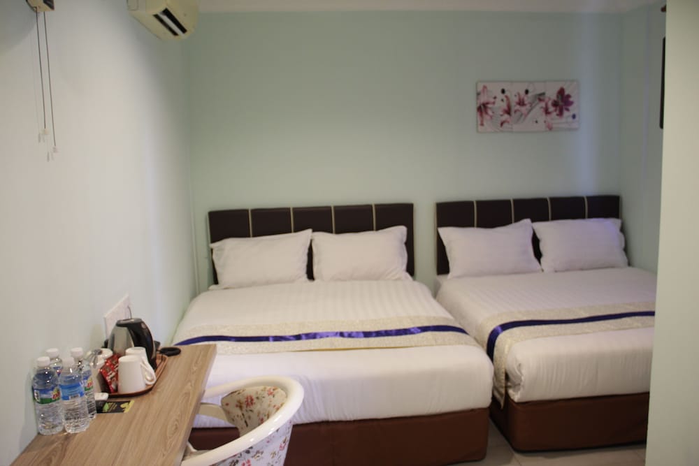 Summer Hotel 19/36