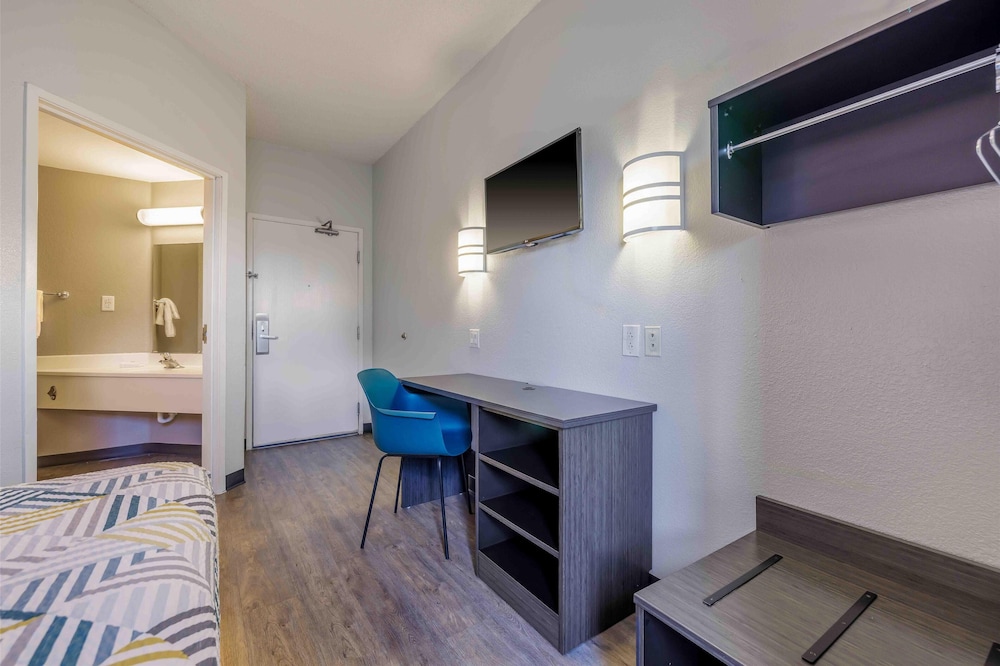 Motel6 Albuquerque, NM - North 44/62