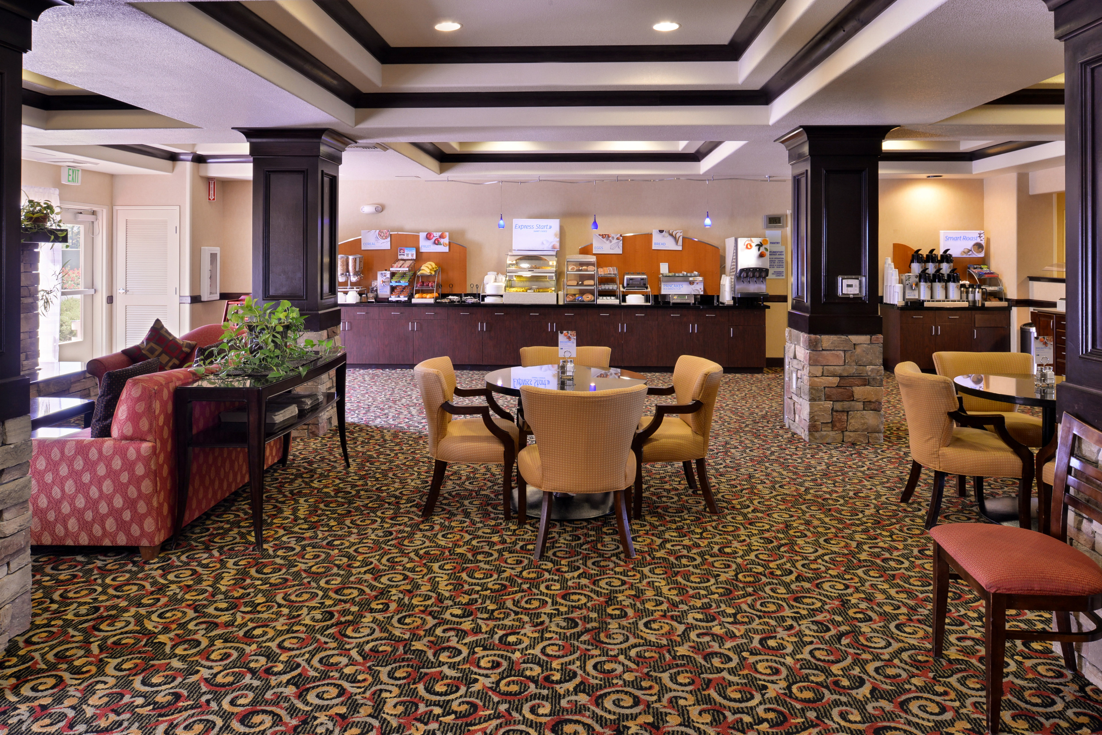 Holiday Inn Express Hotel & Suites Lincoln-Roseville Area 50/71