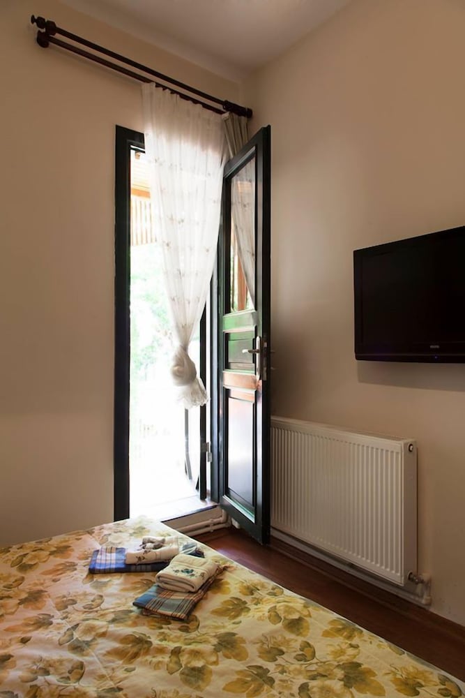 Orhan Kutbay'in Evi Turyolu Cafe Pansiyon 33/50
