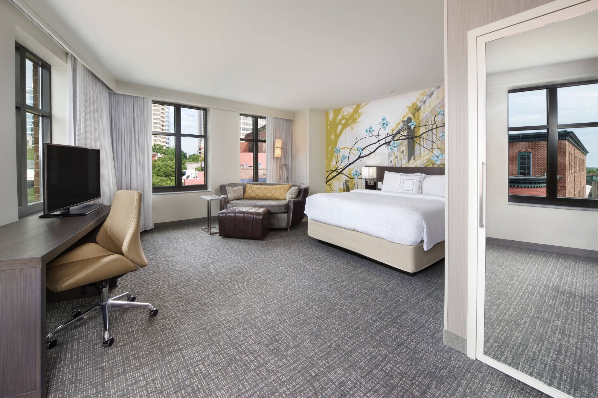 ROOM, KING BED, SOFA