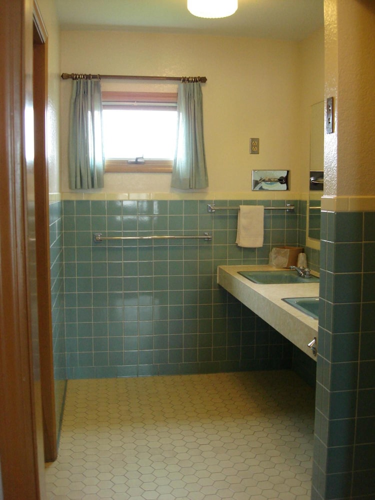 Nevada Inn 21/27