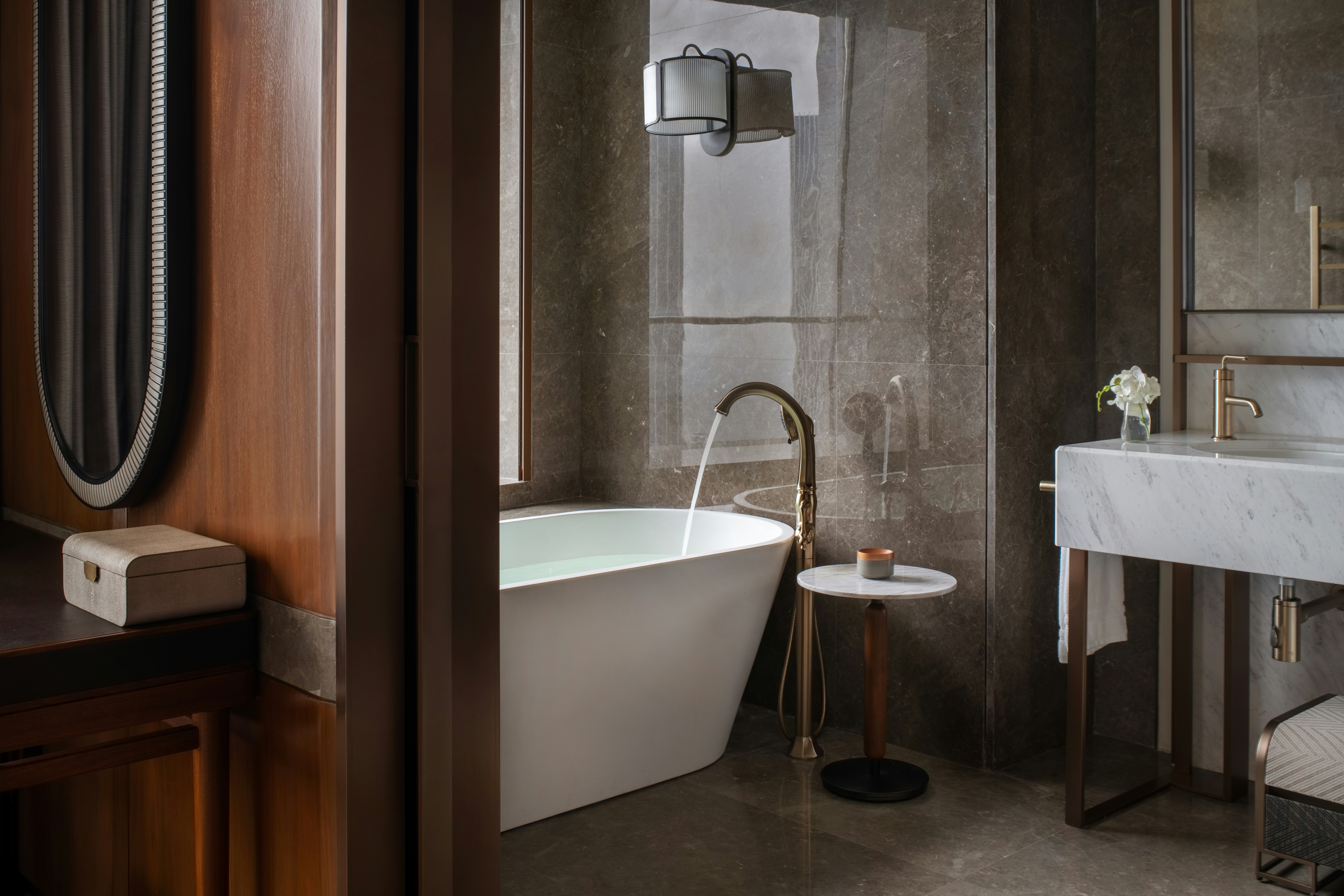 Four Seasons Hotel Dalian 55/57