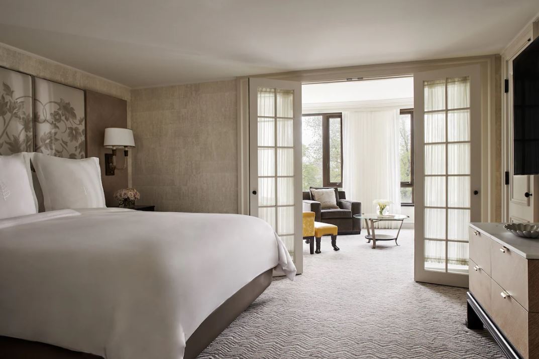 Senator, Suite