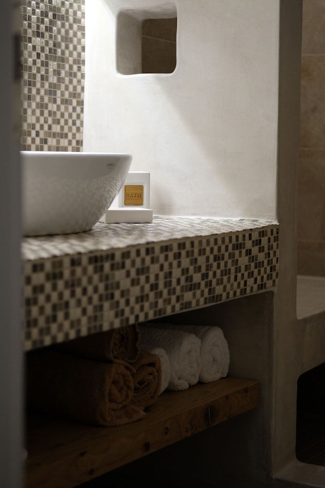 Alafropetra Luxury Suites 27/49