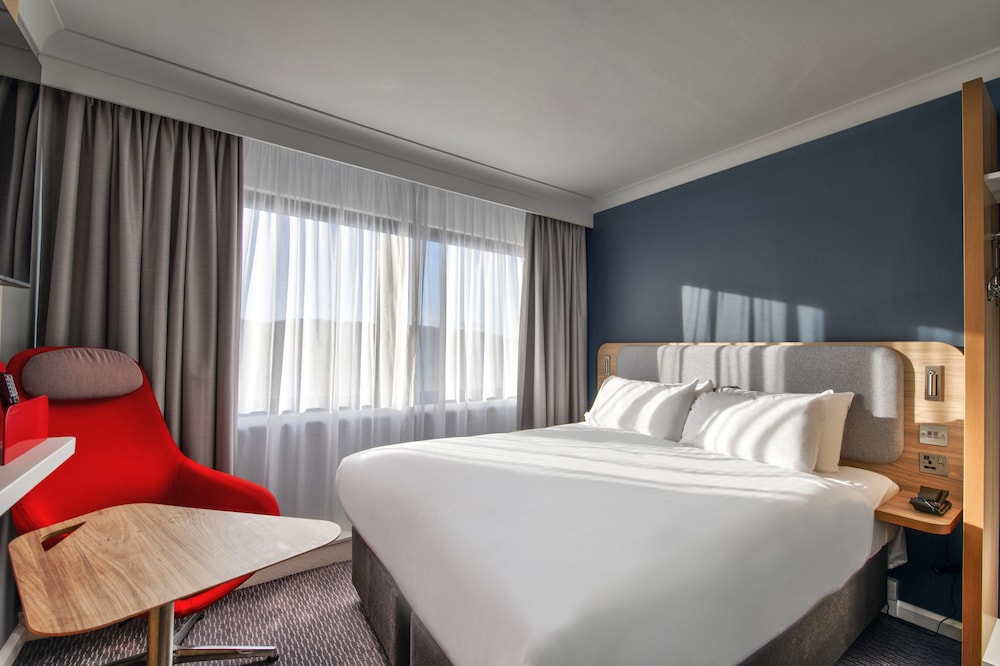 Holiday Inn Express Edinburgh City West 12/52