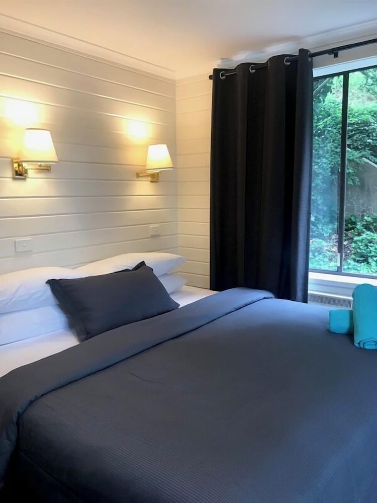 Suite, King Bed, Valley View