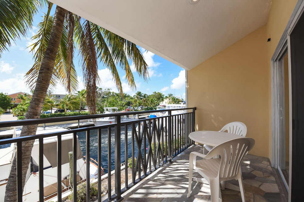 Waterside Suites And Marina 9/43