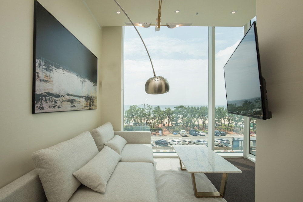 UH Suite The Haeundae 48/64