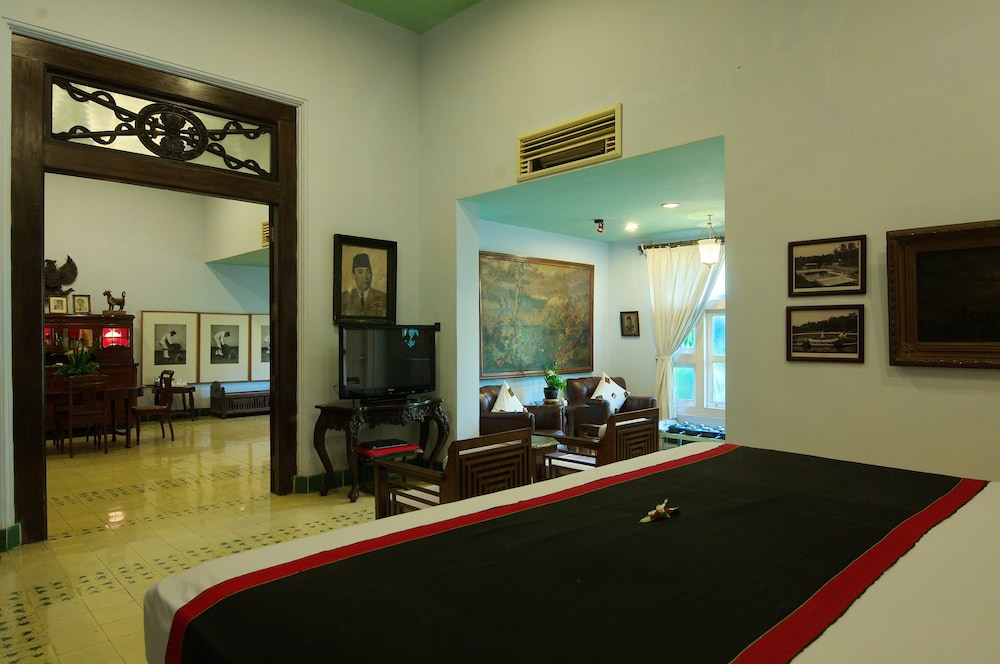 Hotel Tugu Blitar 58/67