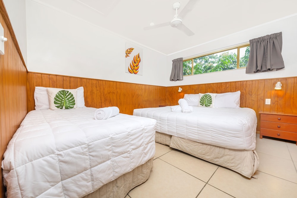 Castaway Resort 31/80