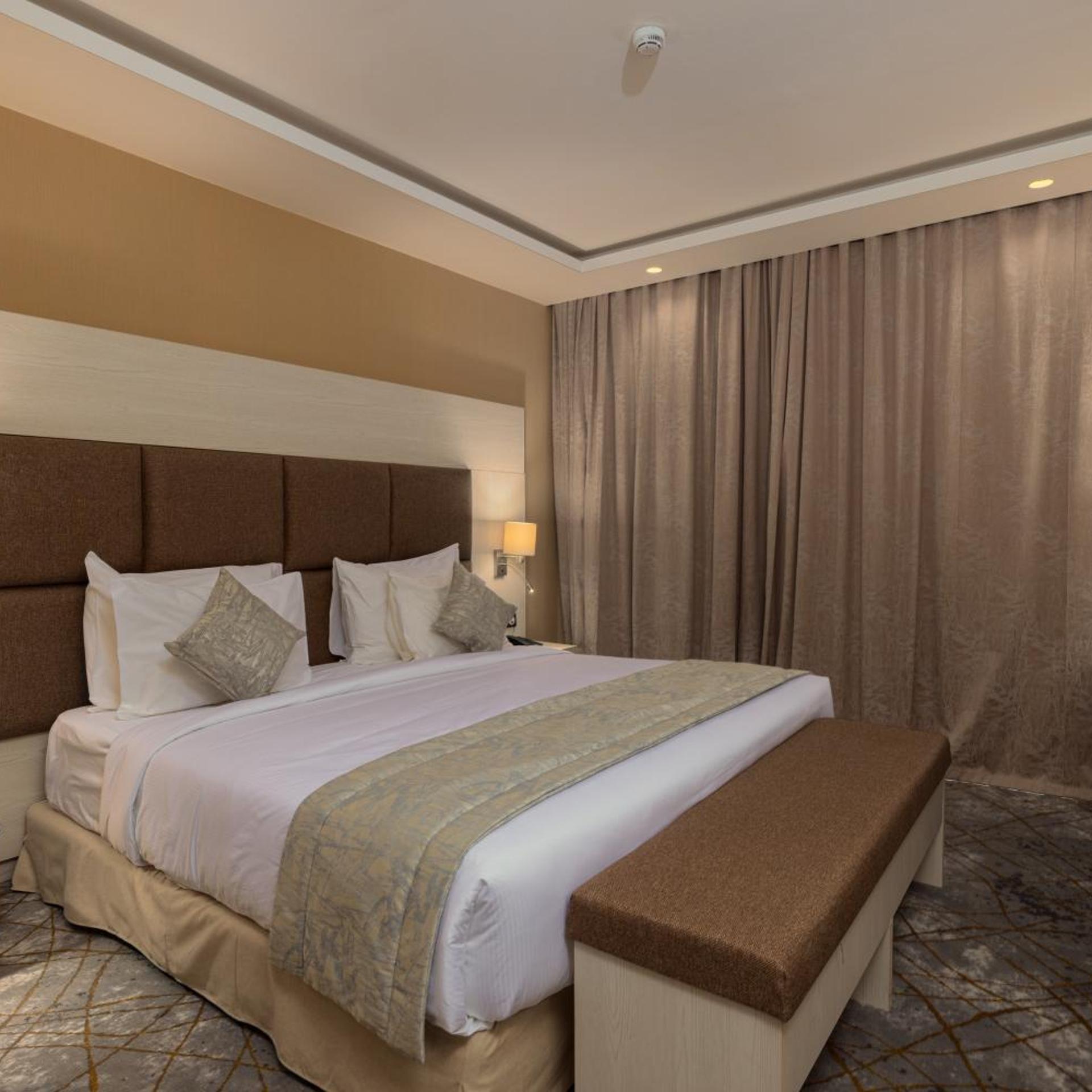2H Hotel 18/61