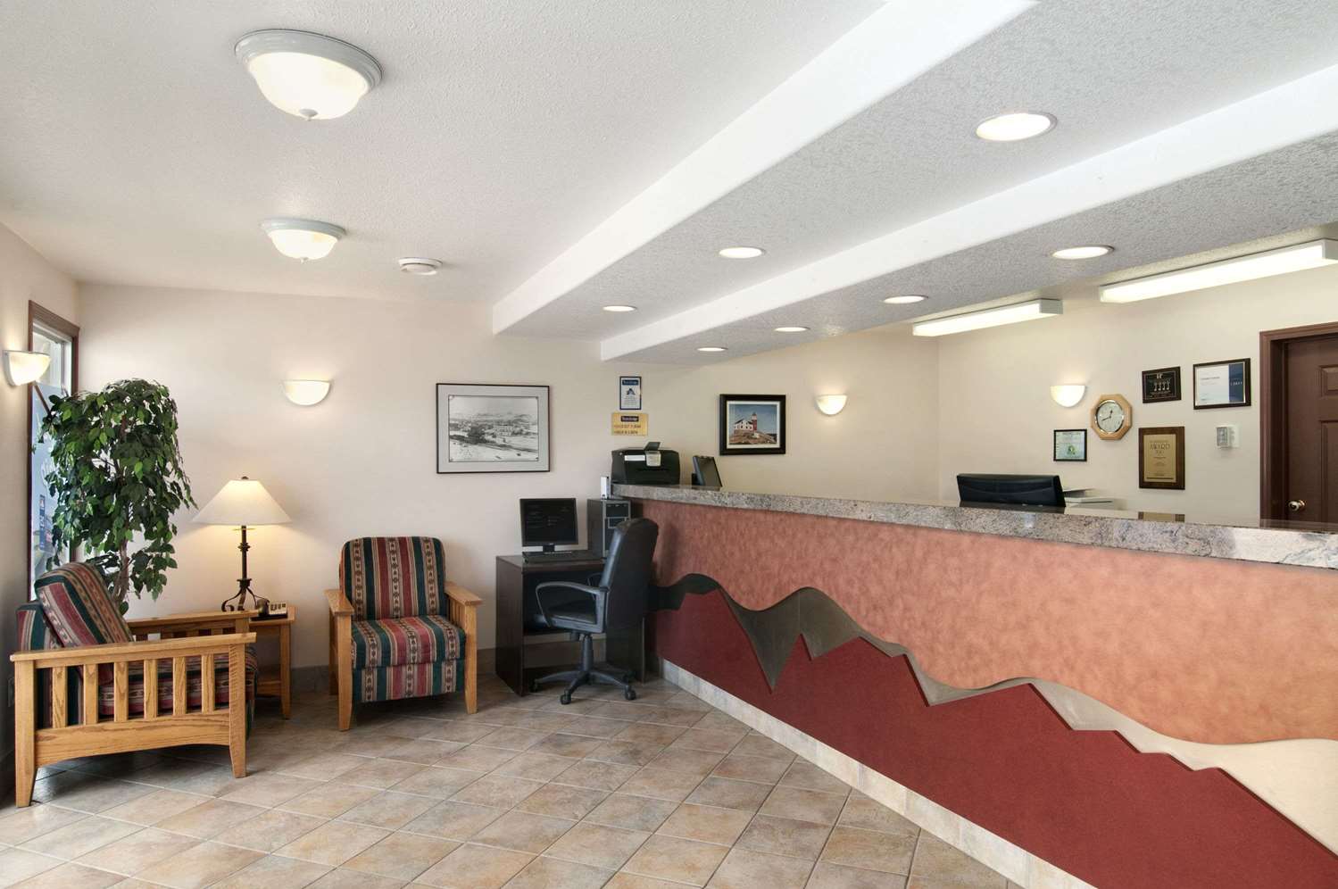 Travelodge by Wyndham Drumheller 1/3