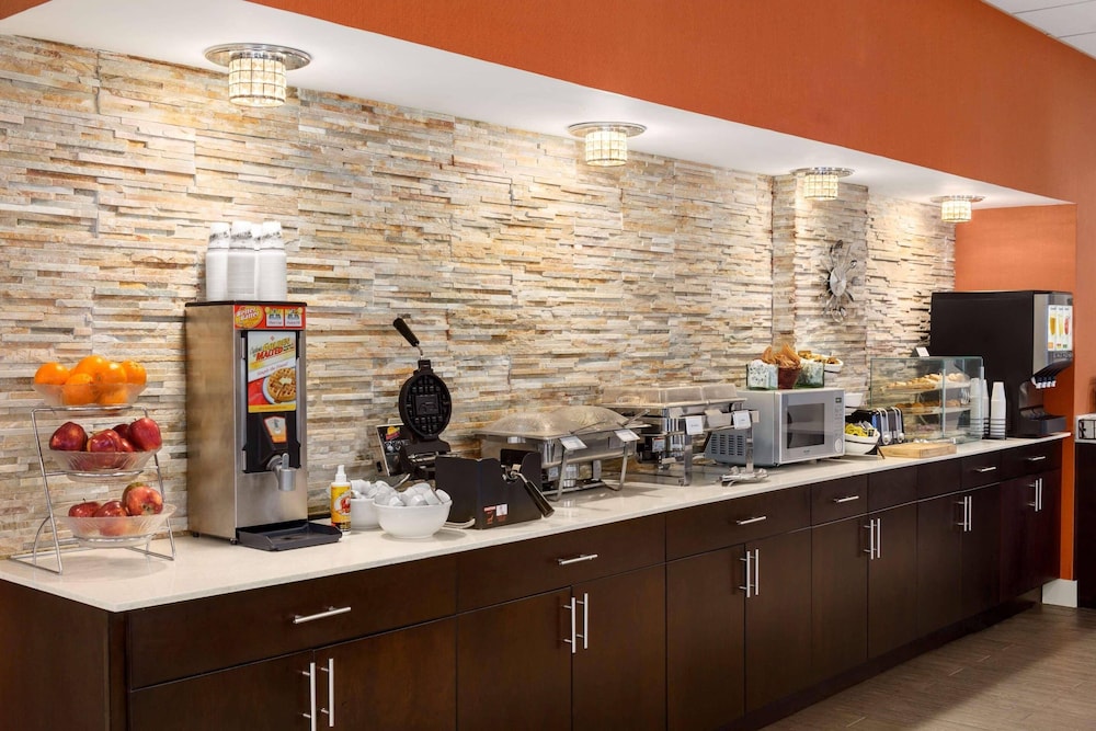 Country Inn & Suites By Radisson Nashville Airport TN 6/70