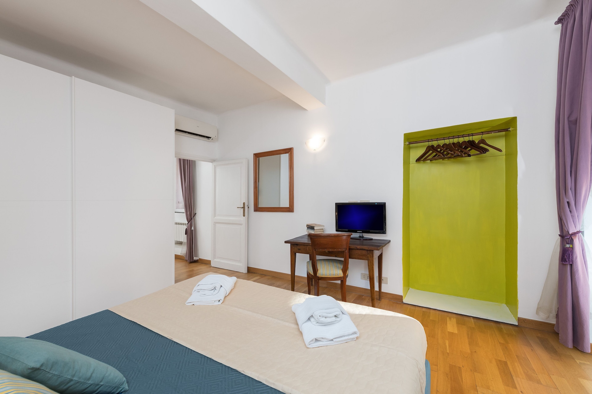 DELUXE, APARTMENT