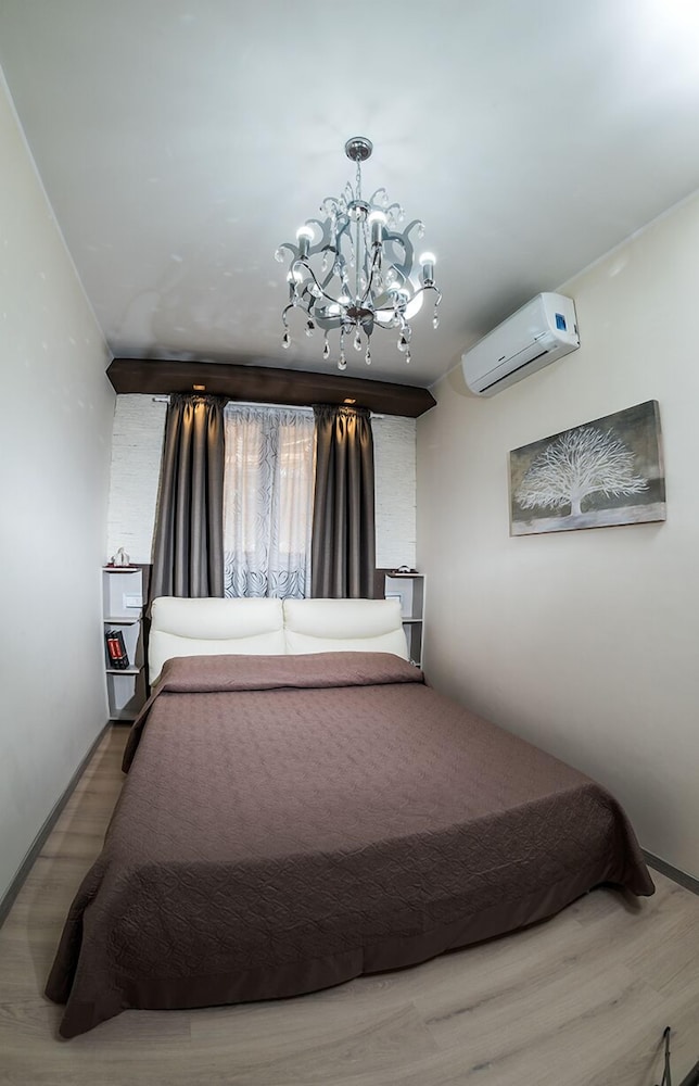 Ariston Suite 18/69