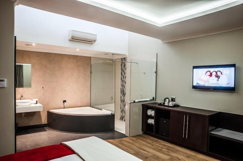 HOTEL SAVOY 50/50