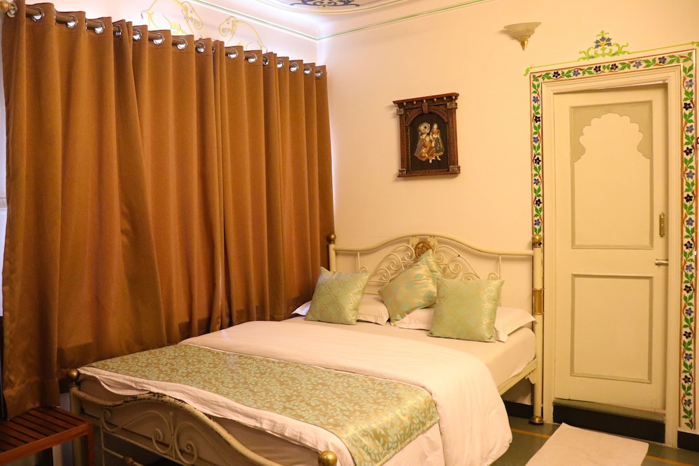 Mewar Haveli 28/57