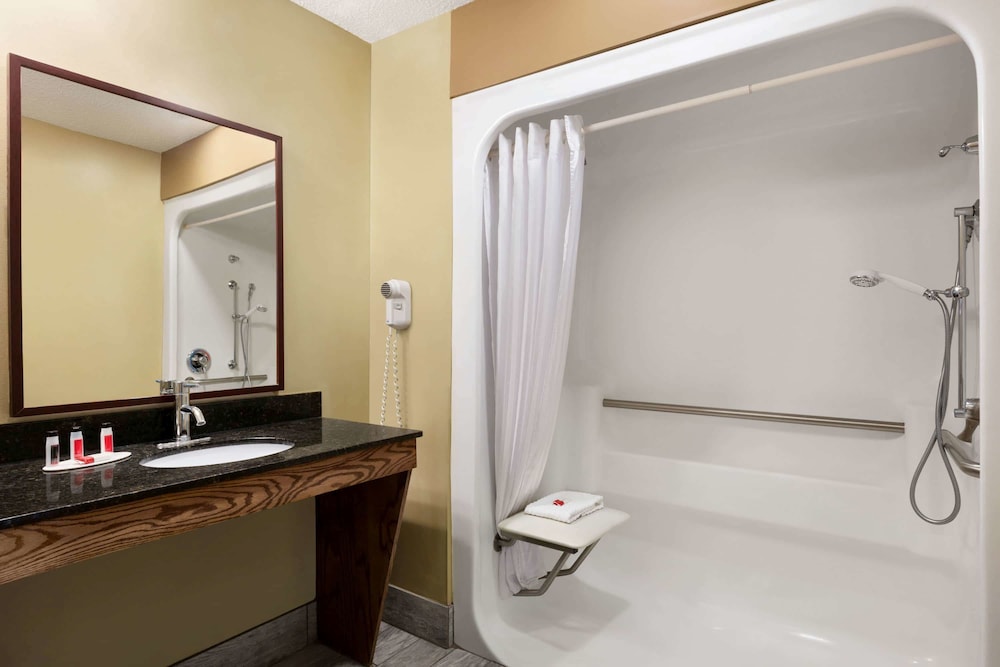 Baymont by Wyndham Warner Robins 33/63