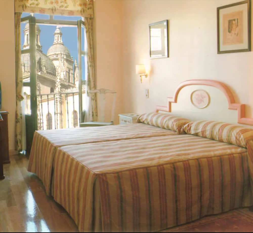 Infanta Isabel Hotel 24/64